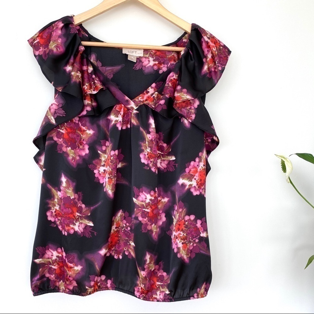 LOFT floral print top with ruffle, petite size